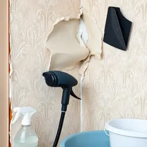 Jak usunąć starą tapetę winylową
