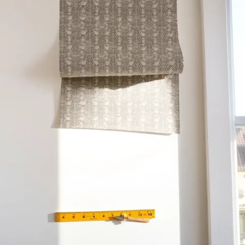 Jak przykleić tapetę samoprzylepną